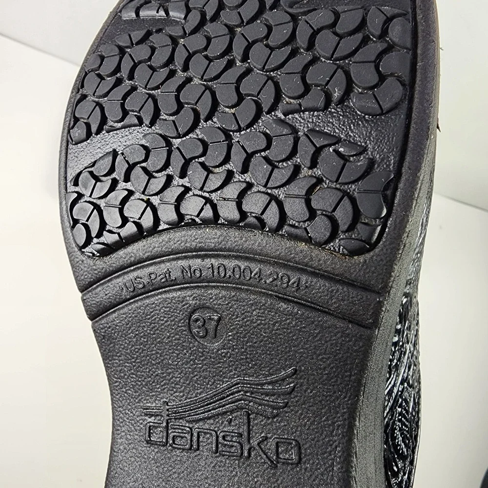 Dansko XP 2.0 Etched Leather Clog Womens EUR 37 US 6.5-7 Black Floral EUC - Picture 11 of 12